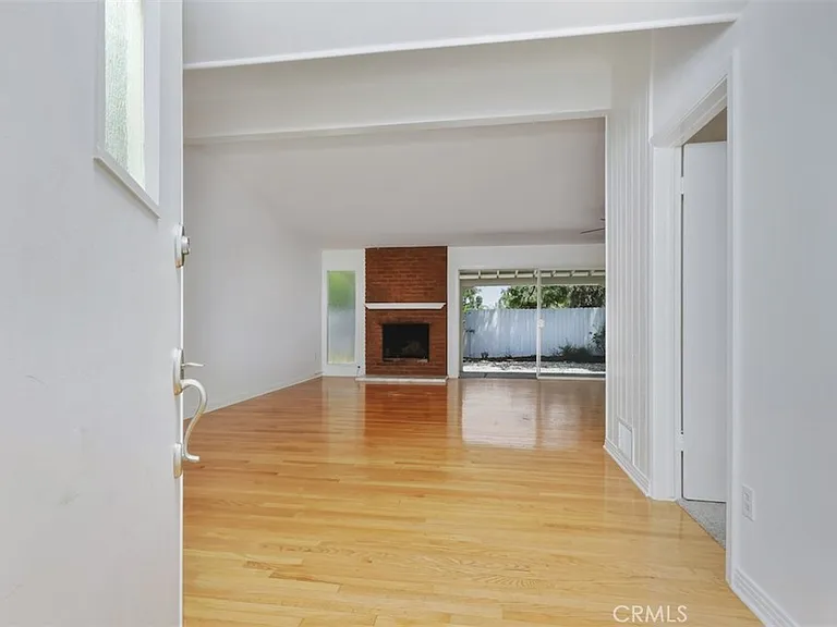 5836 Wish Ave — Photo 8