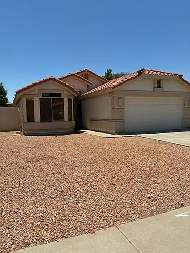 529 E Cantebria Dr Photo 1