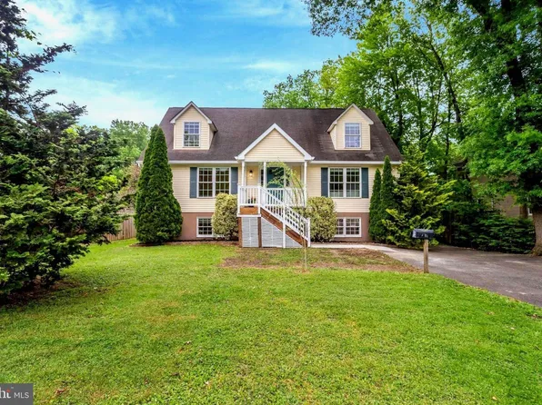 6703 Oak Dr, Alexandria, VA 22306