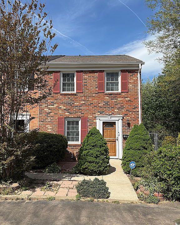 1st image of 600 Olde Greenwich Cir