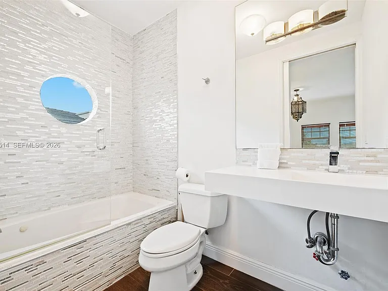 2501 Pine Tree Dr — Photo 26