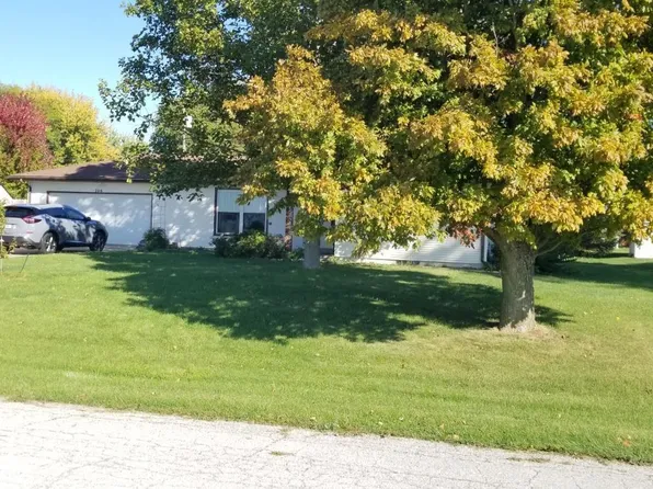 108 N Sunset Blvd, Reynolds, IL 61279