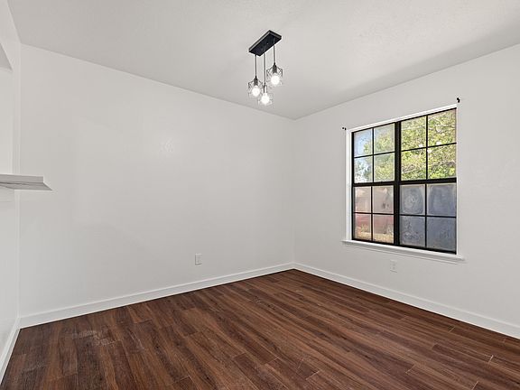 4th image of 1618 Windmill Ln
