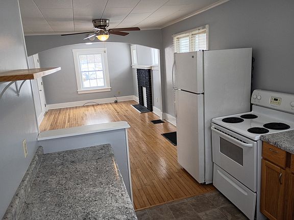 2nd image of 464 Elgin Ct