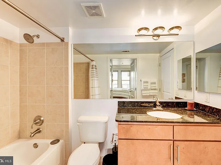 915 E St NW #1001 — Photo 20