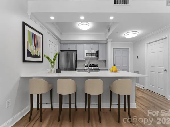 300 W 5th St APT 509, Charlotte, NC 28202