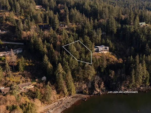 1664 Whitesails Dr, Bowen Island, BC V0N 1G2