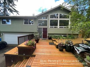 415 NE 190th Pl, Shoreline, WA 98155