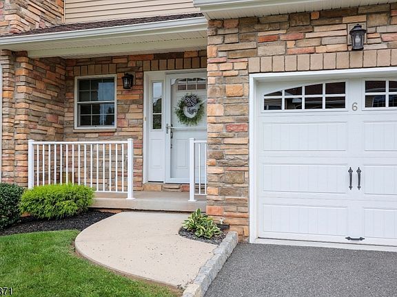 2nd image of 6 Harvey Ct