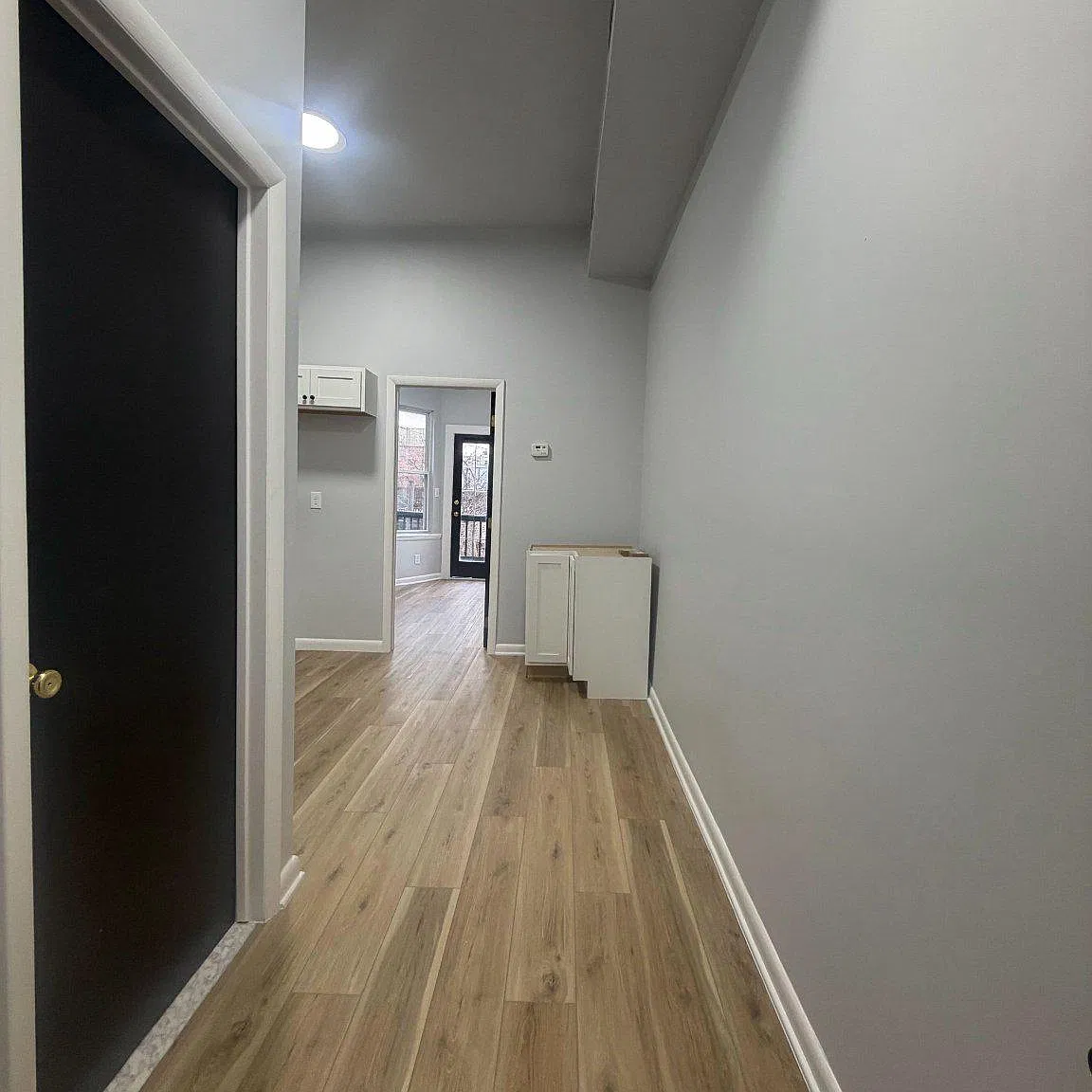 1 bed, 1.0 bath, 2445 sqft, $1,600 — Photo 4