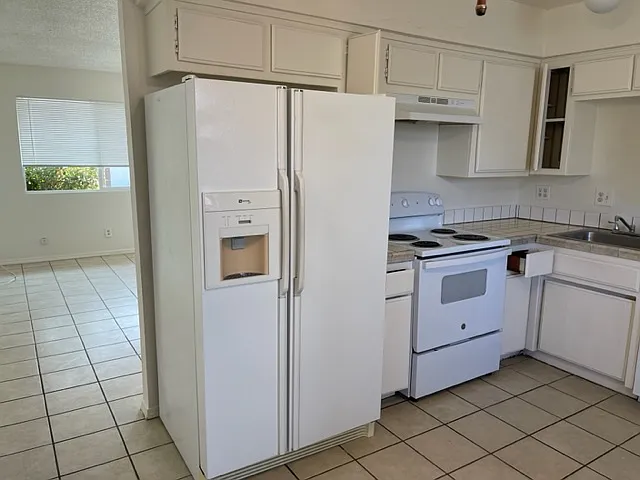 21130 Santa Barbara Dr #4 — Photo 7