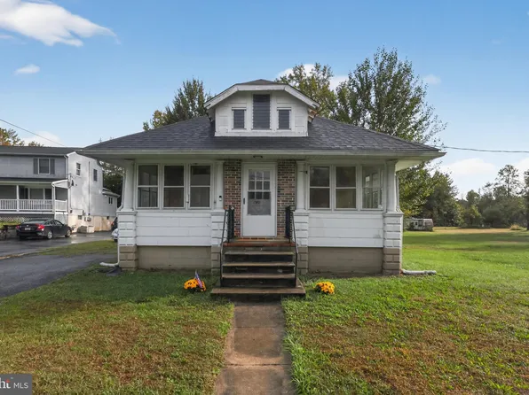 780 W Clayton Ave, Clayton, NJ 08312
