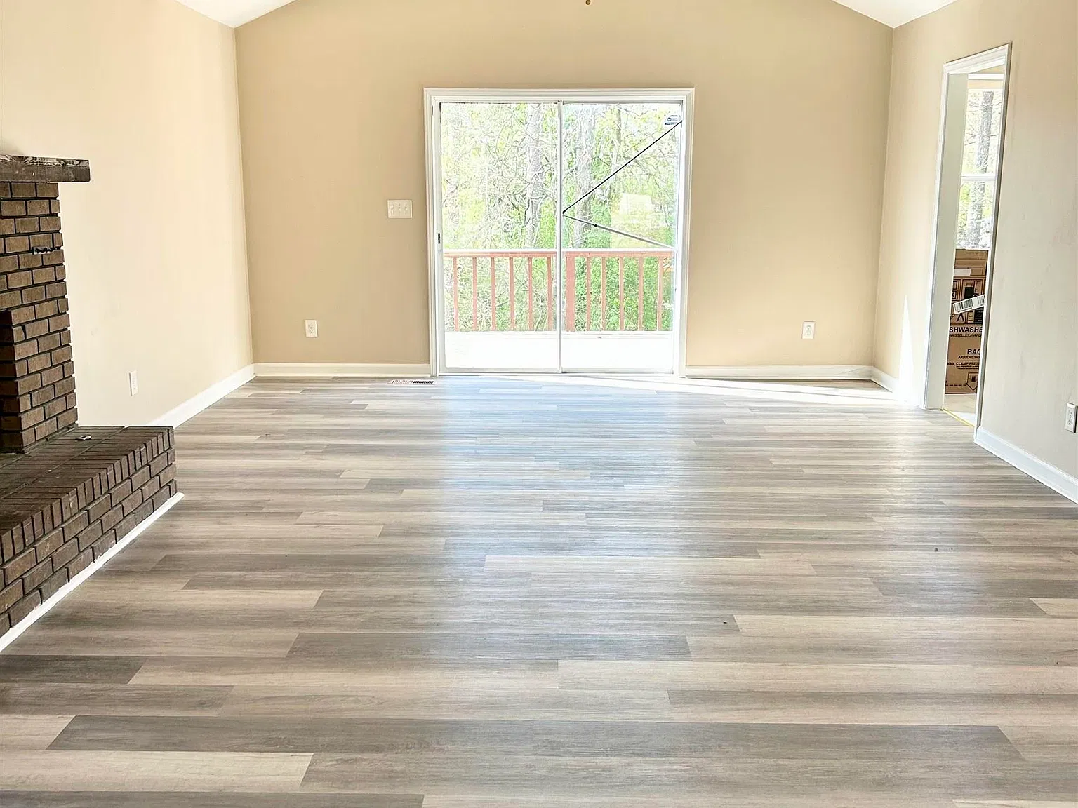 3 bed, 2.0 bath, $2,100 — Photo 2