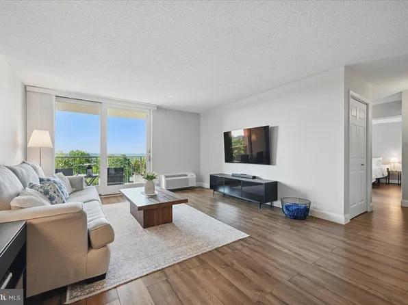 666 W Germantown Pike APT 1706, Plymouth Meeting, PA 19462