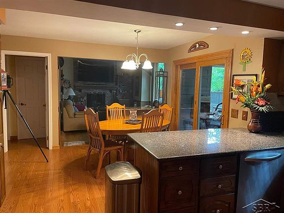 4th image of 4693 Hamlet Dr N