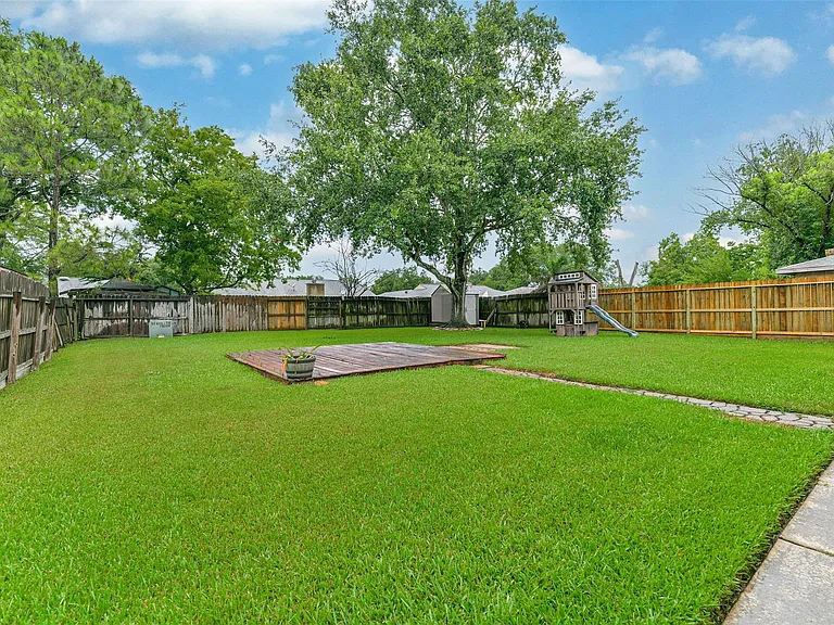 207 Woodvale Dr — Photo 30