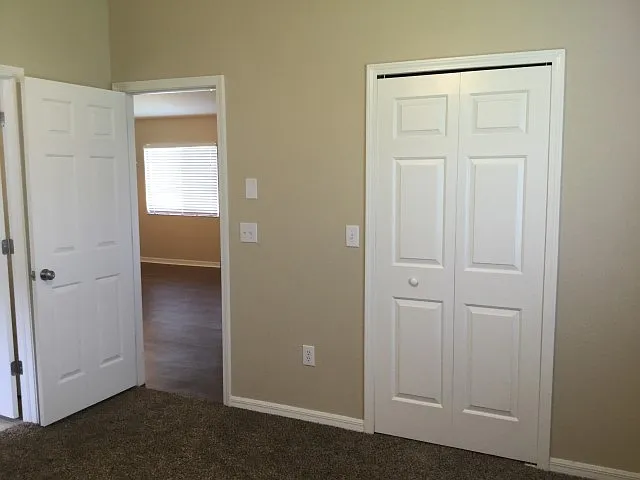 545 Lindsay Anne Ct — Photo 8