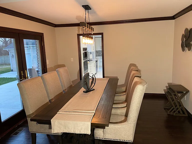 4077 Lincoln Dr — Photo 8