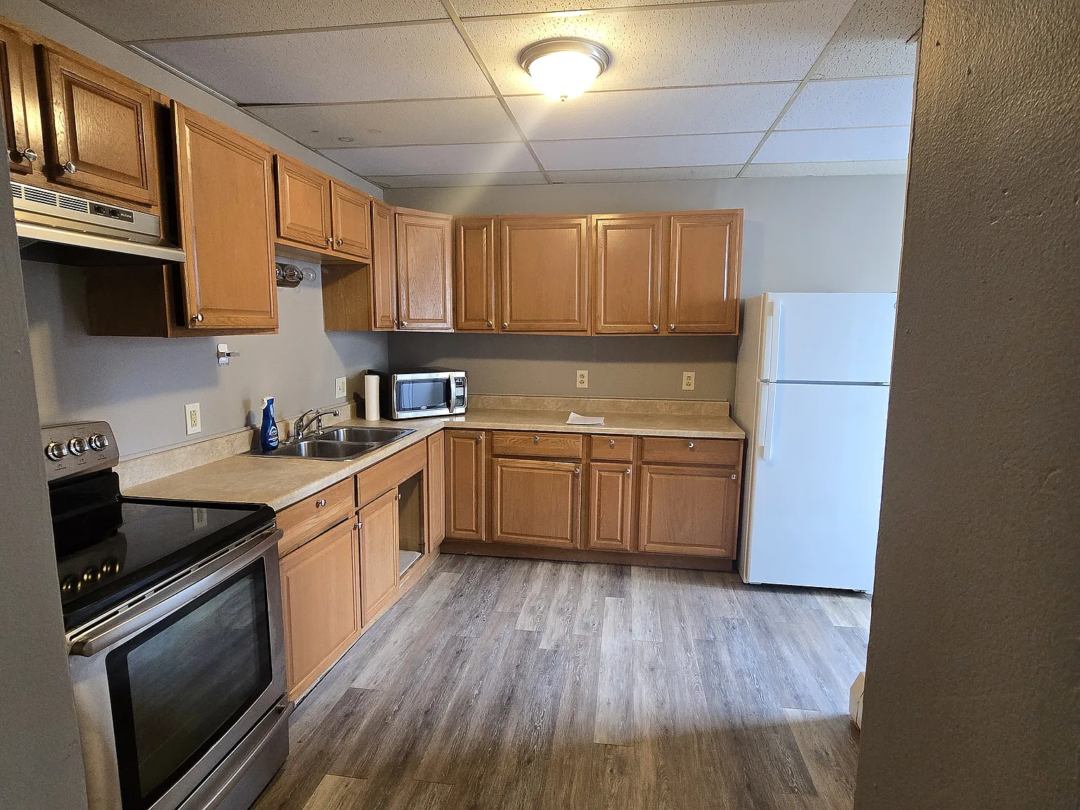 3 bed, 1.5 bath, 1500 sqft, $1,300 — Photo 2