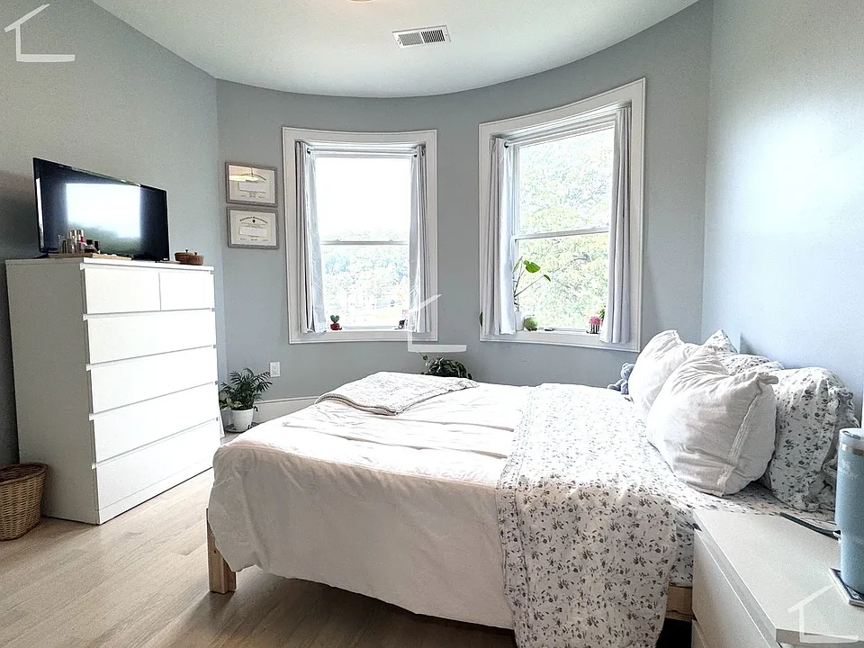 9 University Rd #2