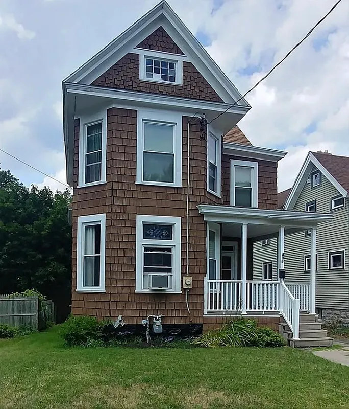 4 bed, 1.0 bath, 1612 sqft, $2,100 — Photo 1