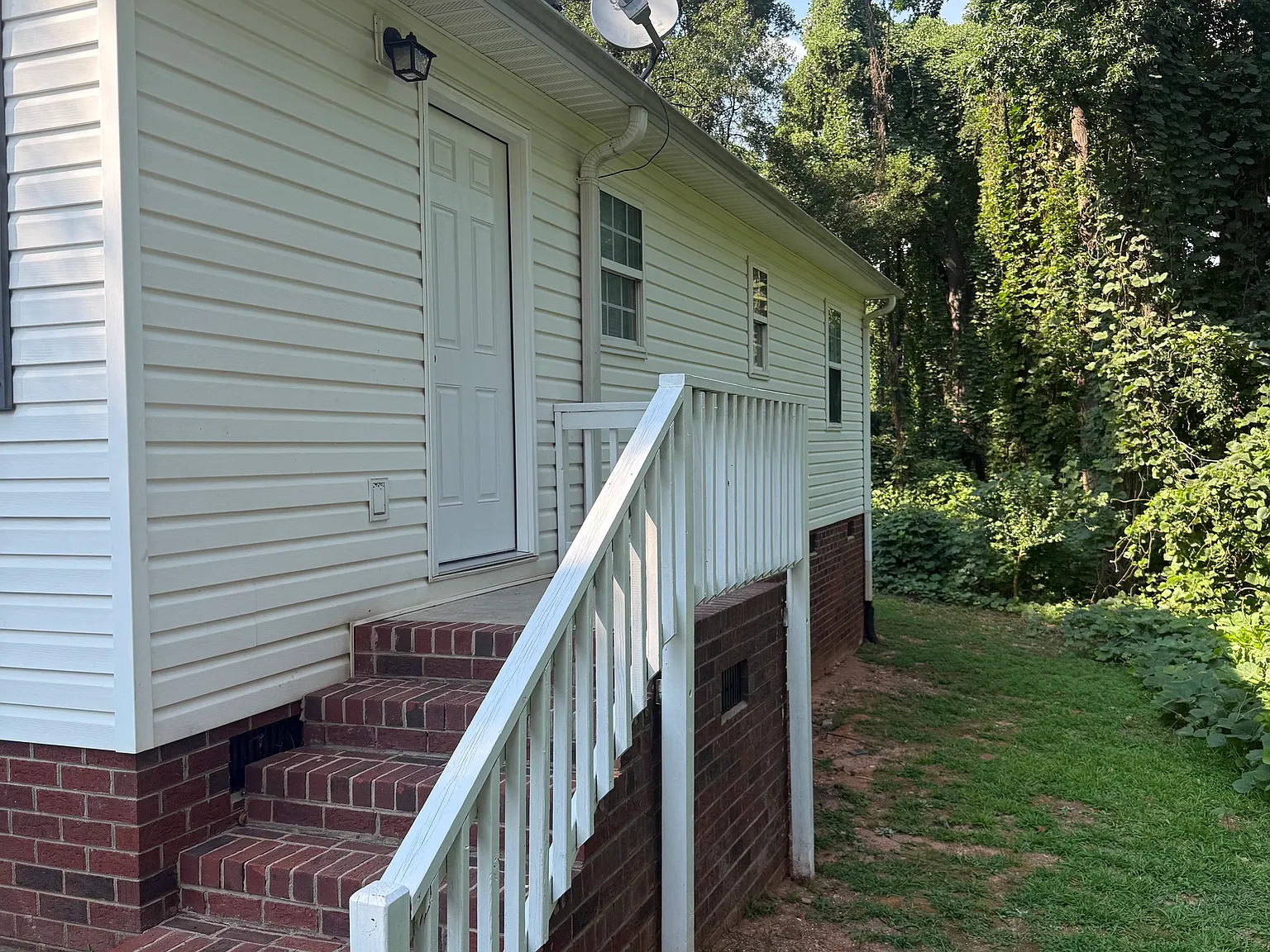 3 bed, 1120 sqft, $1,550 — Photo 2