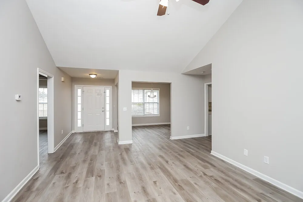 3 bed, 2.0 bath, 1516 sqft, $1,915 — Photo 4