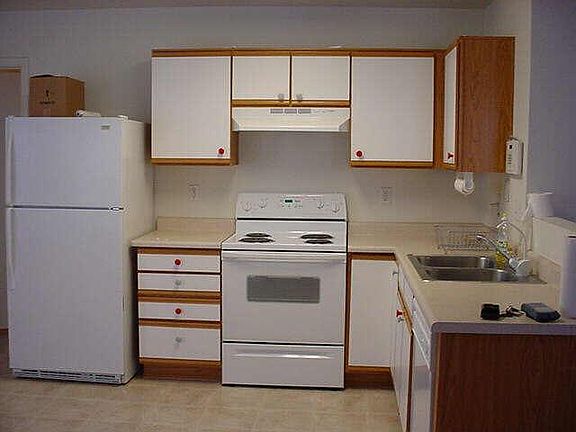 3rd image of 628 W KINGMAN