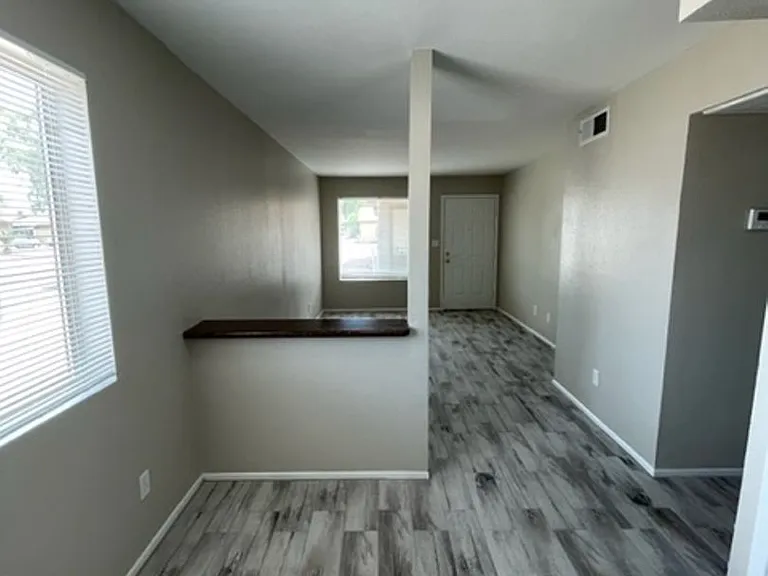 115 W. Inglewood — Photo 3