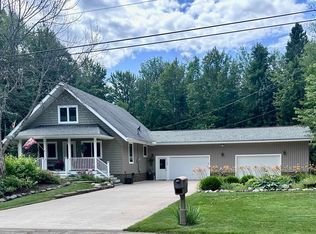 120 Surrey Ln, Marquette, MI 49855