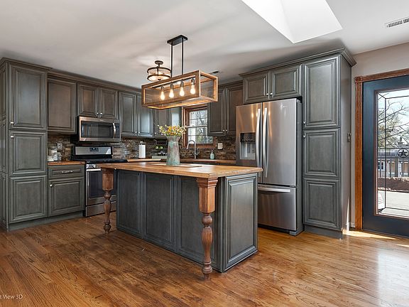 3rd image of 7215 Larchwood Ln