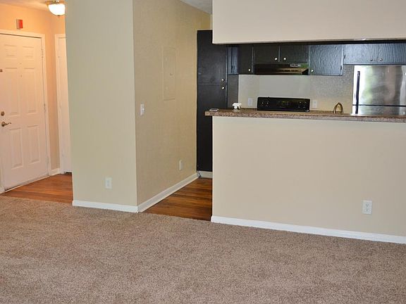 4th image of 1025 Club Pkwy