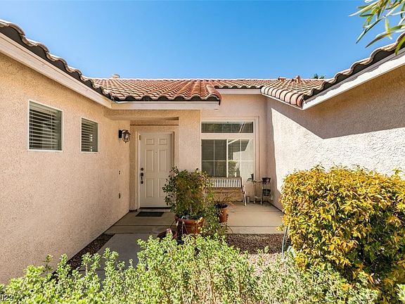 4th image of 8245 Flanders Terrace Dr