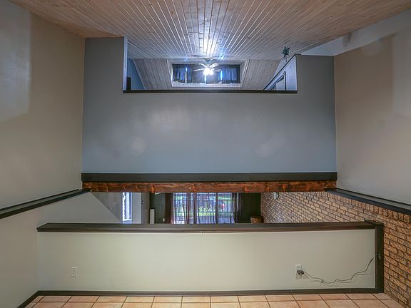 3rd image of 609 Coolidge Pl