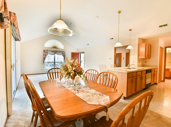 3rd image of 5716 Sanderling Ln