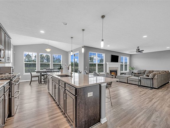 5th image of 2281 Norton Pl