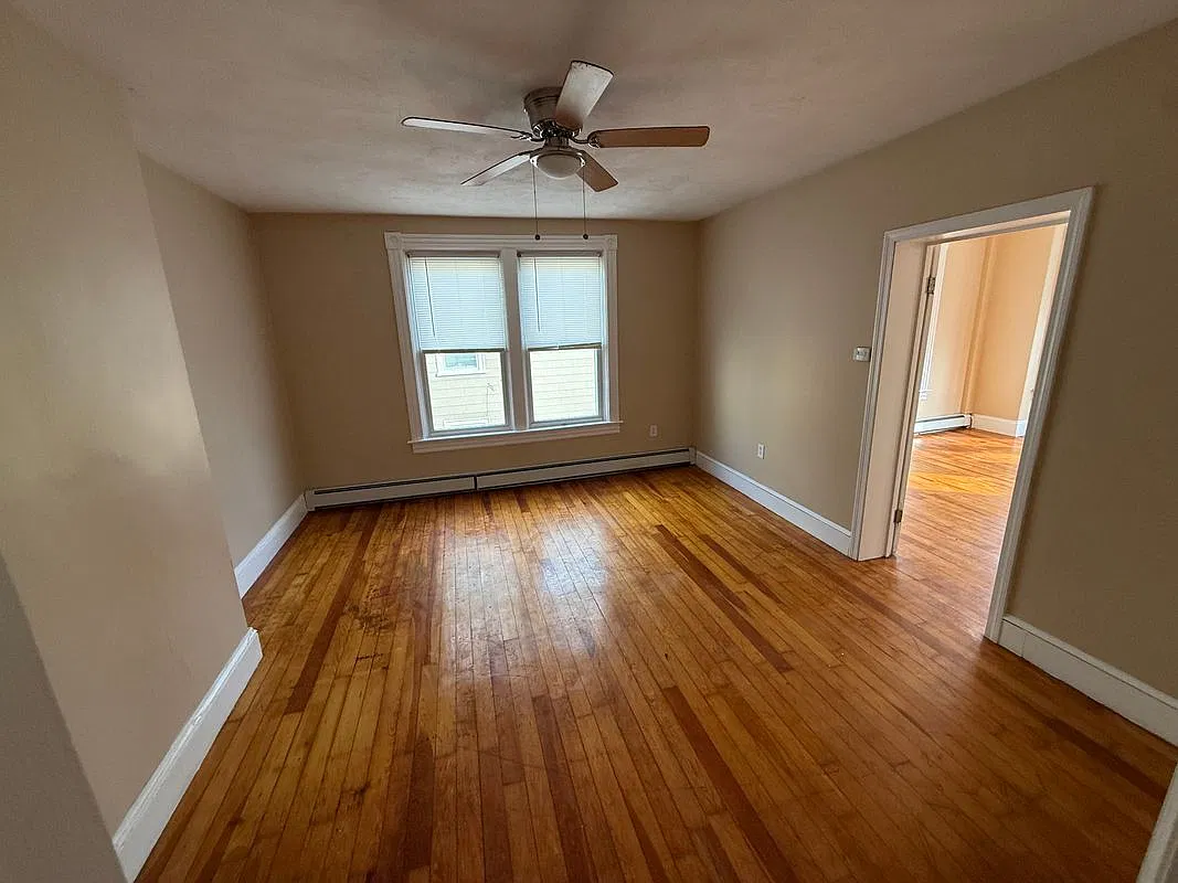 3 bed, 1.0 bath, 1408 sqft, $1,700 — Photo 3