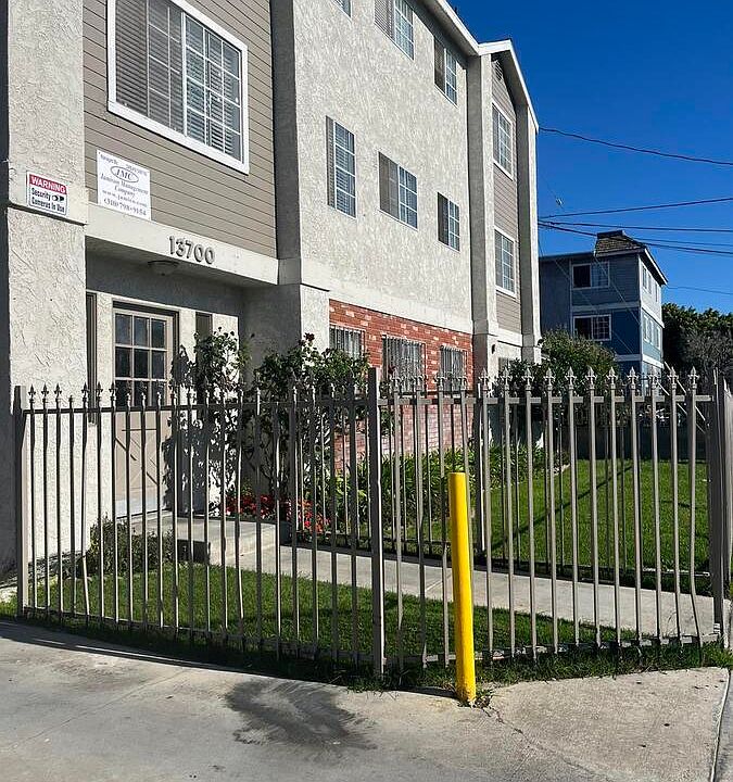 1st image of 13700 Kornblum Ave APT 10