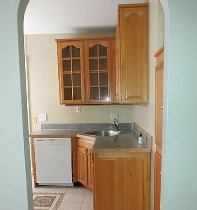 2nd image of 928 W Ferry St Lowr #