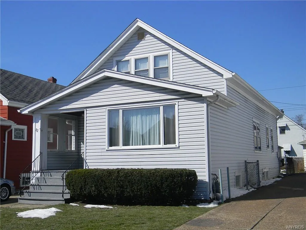 82 Eggert Rd photo 1