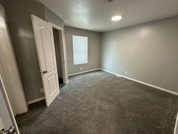 3rd image of 822 S Jennings Ave #B