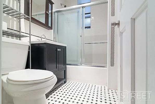 Rented by Real Street Inc | media 7