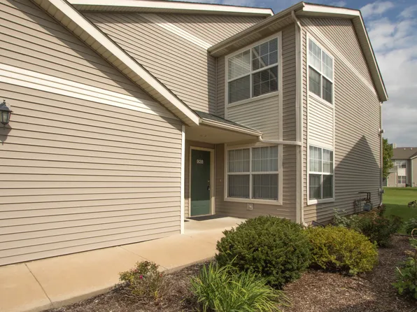 928 Penny Ln, Sycamore, IL 60178