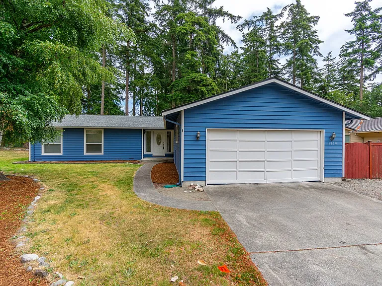 1230 SW Ingleside Ct — Photo 1