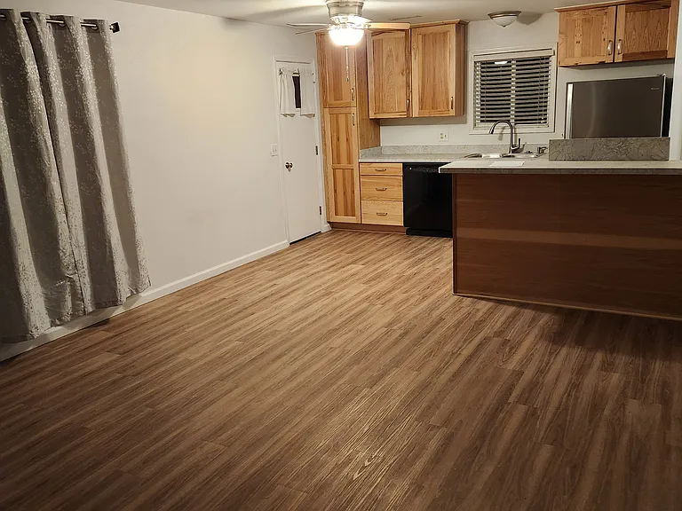 527 Avenue F — Photo 2