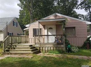 1080 Riley St, Bay Shore, NY 11706