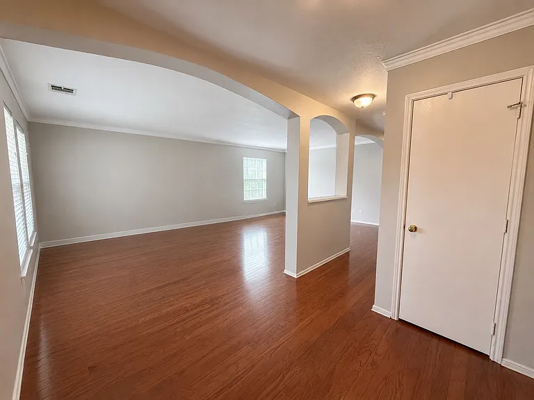 9324 Chesapeake Ln — Photo 5