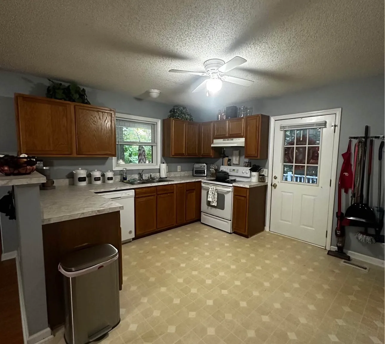 3 bed, 1600 sqft, $1,800 — Photo 4