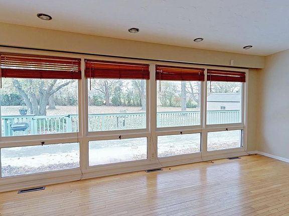 4th image of 24896 Tunbridge Ln