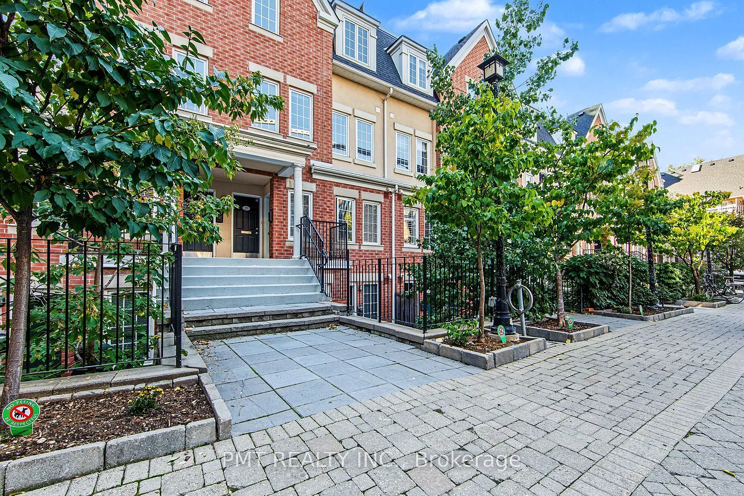 4 bed, $5,700 — Photo 1